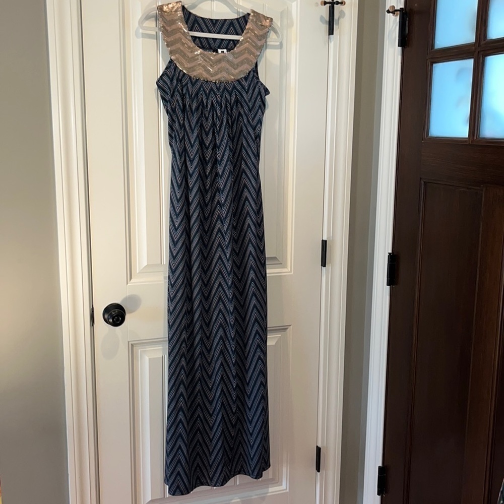 Mothers En Vogue MEV nursing maxi dress gold sequin neckline size Medium